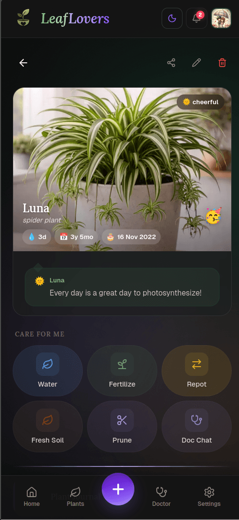 LeafLovers app in dark mode showing Luna the spider plant's personality and care schedule